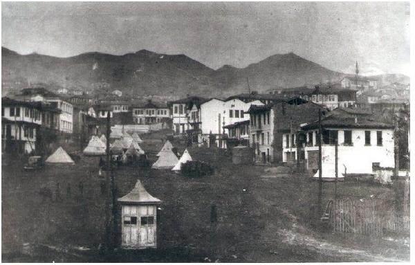 <p>Bölgede bu büyüklükte bir depremin 100 yıl içinde gerçekleşme olasılığının da yüzde 86 olduğu belirten uzmanlar, Kuzey Anadolu Fay Hattı’nın geçtiği bölgenin birinci derece deprem bölgesi olduğunu hatırlattı. 1943 yılında yaşanan ve büyük yıkımlara neden olan depremi çocuk yaşlarda yaşayanlar o günleri anlattı.</p>