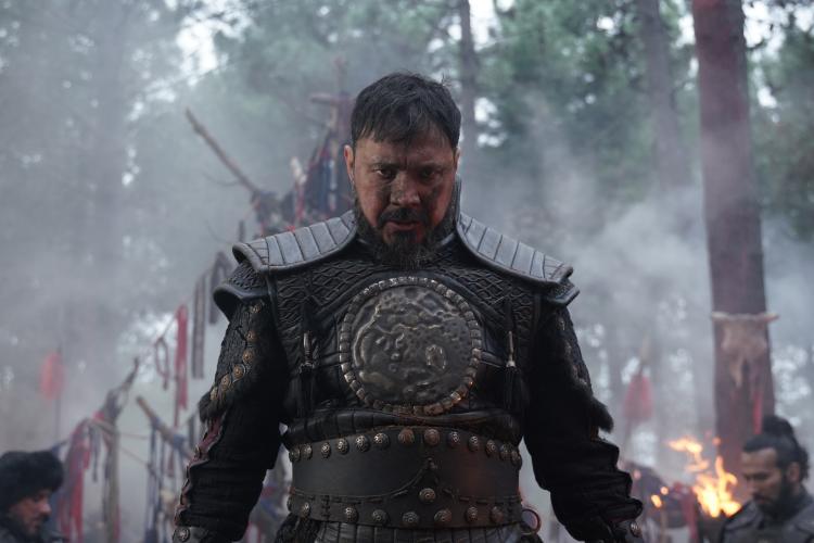 <p><strong>Başarılı aktör en son<span style="color:#8B4513"> Goliath, Tomris </span>ve Kazakistan’ın Kurucusu olan<span style="color:#8B4513"> Kasım Han</span>’ın hayatını konu alan <span style="color:#8B4513">Büyük Bozkırın Şafağı </span>filminde rol aldı.</strong></p>
