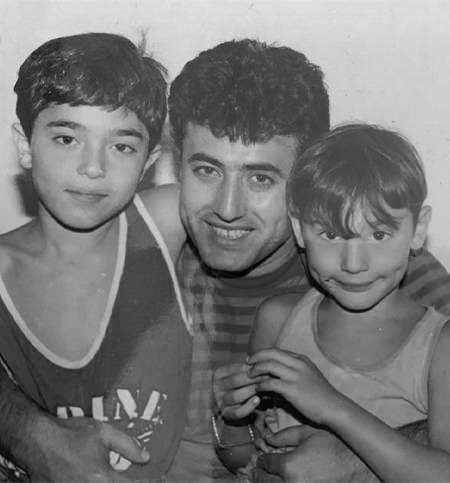 <p><span style="color:#B22222"><strong>42 yaşındaki Doç. Dr. M. Umut Tuncer, anne ve babasıyla olan fotoğrafını Lokman Suresi'nin 14. ayetiyle paylaşmıştı.</strong></span></p>
<p> </p>