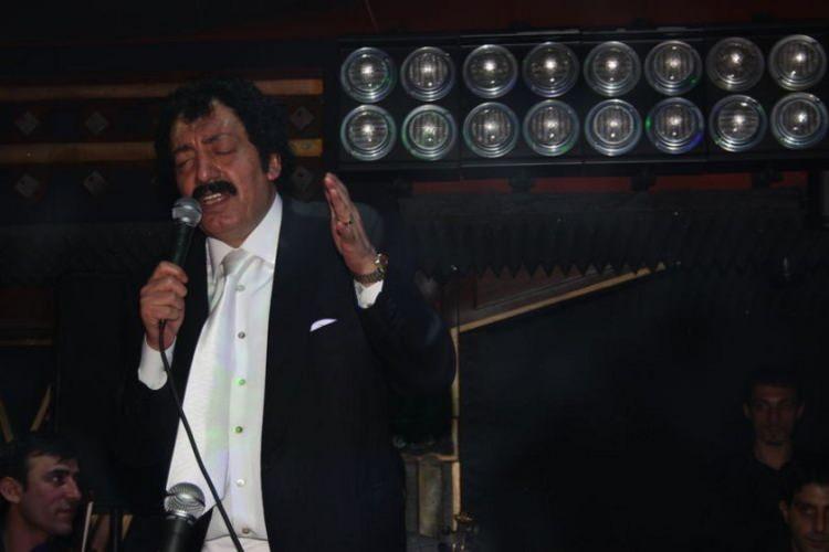 <p><span style="color:#000000"><strong>Bir mücadele vardır ama bu mücadelede dikenli yollardan geçer bu dikenli yolları yürümek için zaman zaman bize destekçi bir babamızdır. Gürses'in o kadar sözleri vardır ki bize kattığı. 'Küçücük dünyamda bir bilsen seni görünmez yazıyla yazdım kalbime' diyor."</strong></span></p>
