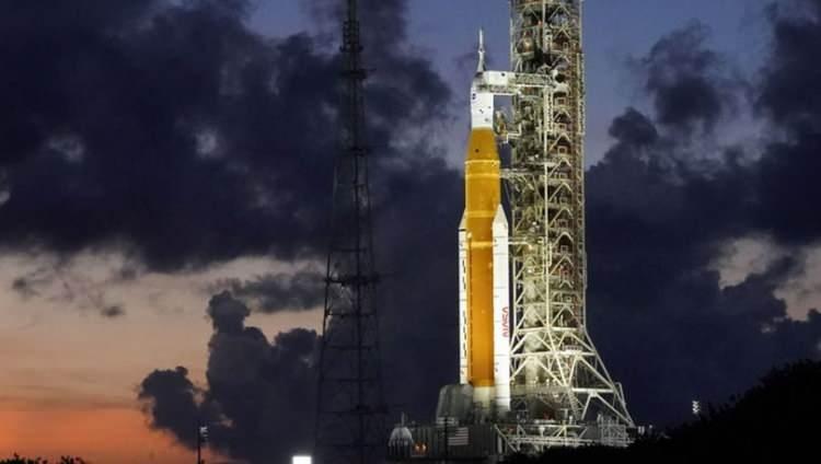 <p>NASA'nın Gezegensel Savunma Koordinasyon Ofisi'ne göre, şubat başından bu yana hareketleri takip edilen yaklaşık olimpik yüzme havuzu büyüklüğündeki asteroid, 23 yıl içinde Dünya'ya en yakın mesafeden geçecek ve potansiyel bir çarpma olasılığına sahip olacak.</p>
<p> </p>