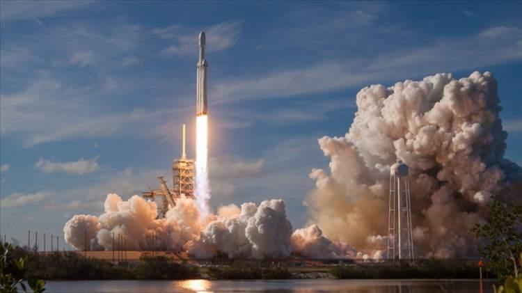 <p>NASA'nın Çift Asteroid Yönlendirme Testi (DART) isimli uzay aracı, 27 Eylül 2022'de dünyadan yaklaşık 11 milyon kilometre uzaktaki asteroide, planlandığı şekilde başarılı bir çarpma gerçekleştirmiş ve göktaşının yörüngesini az da olsa değiştirmeyi başarmıştı.</p>
<p> </p>