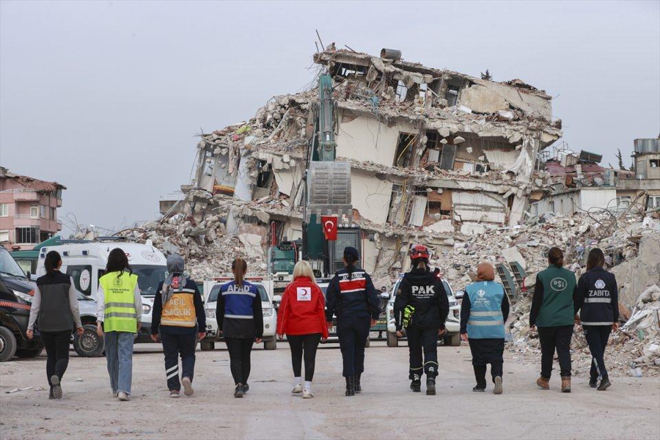 <p>Hatay Yayladağ Kışlak Orman İşletme Şefi Aysel Belice ise depremde can kayıplarının yaşanmasının çok acı olduğunu belirterek, bu süreçte yardımlaşmanın, dayanışmanın çok önemli olduğunu kaydetti.</p>