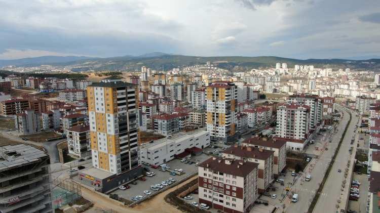 <p>Kahramanmaraş merkez üslü depremlerin ardından deprem riski taşıyan illerden Kastamonu'ya yönelim başladı.</p>
