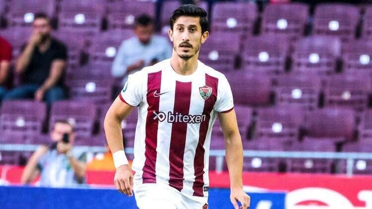 <p>Burak Öksüz<br />
<br />
Eski takımı: Hatayspor<br />
<br />
Yeni takımı: Bodrumspor</p>
