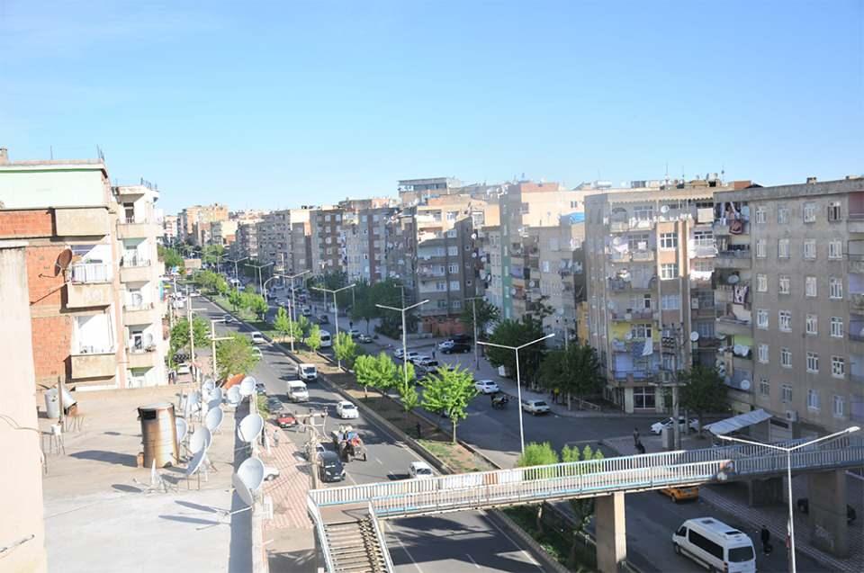 <p><strong>1- Diyarbakır / Bağlar / Bağcılar mahallesi mahallesi</strong><br />
<br />
141.011 kişi</p>