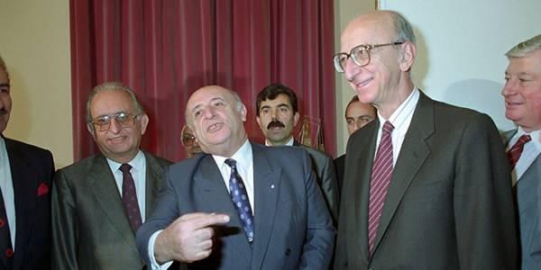 <p> 17 Nisan 1993'te Cumhurbaşkanı Turgut Özal'ın ölümü ve ardından Başbakan Süleyman Demirel'in 16 Mayıs'ta Cumhurbaşkanı seçilmesiyle beraber hükümet sonlanmıştır; ancak yeni hükümet kuruluncaya kadar Başbakanlığa Erdal İnönü vekalet etmiştir.</p> 