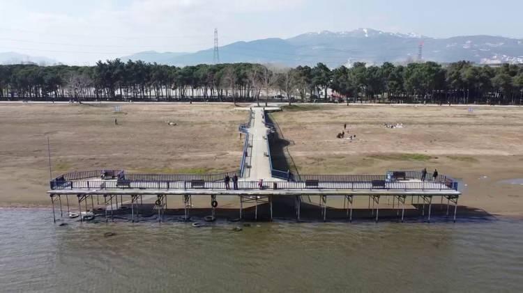 <p><strong>"GEÇMİŞ YILLARA GÖRE ORTALAMADA ÇIKAN SU MİKTARI ARTMIŞ"</strong></p>
<p>Yapılan araştırma sonucunda ise İznik Gölünden çıkan su miktarlarının geçmiş yıllara göre artığı ortaya çıktı. Buna göre 2019 yılı öncesine kadar 427 Milyon Metre küp suyun girdiği İznik gölünden 419 Milyon metre küp suyun çıktığı görülürken, 2019 yılı sonrasında ise 1 yıllık süreçte 323 Milyon metre küp suyun girdiği İznik gölünden çıkan su miktarının artarak, 332 Milyon metre küpe çıktığı anlaşıldı.</p>
<p> </p>