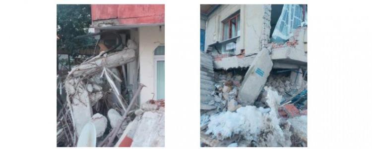 <p>Hasarlı yapılarda yapılan incelemeler sırasında, birçok yapıda düz donatı kullanıldığı, sargı donatı (etriye) sayılarının az olduğu, donatı uçlarının konstrüktif gerekliliklere uyulmadan kıvrıldığı ya da hiç kıvrılmadığı, kolon kiriş birleşim bölgelerinin zayıf kaldığı, kimi donatıların paslandığı gözlemlenmiştir. Yetersiz boyuna donatı boyları nedeniyle sıyrılmalar gözlemlenmiş bu nedenle kolonların deprem sırasında göstermesi gereken performansı gösteremeyip binaların yıkıldığı gözlemlenmiştir.</p>
