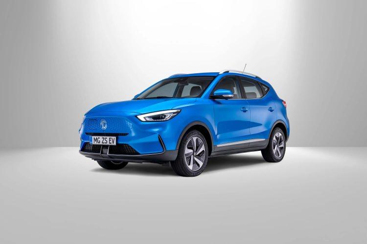 <p>Premium özellikleri standart olarak sunmasıyla dikkat çeken yeni ZS EV’nin şehir içinde 591 km’ye varan menzil sunabilmesi ise en çok dikkat çeken özellik olarak öne çıkıyor.</p>
<p> </p>