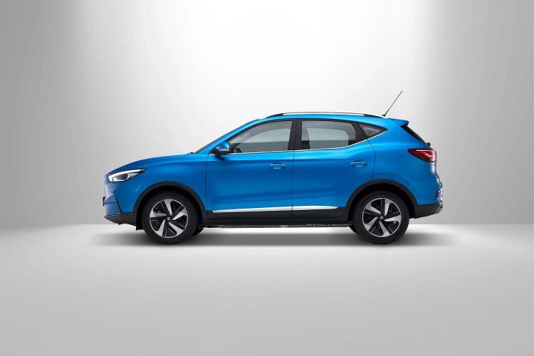 <p>Euro NCAP’ten kazandığı 5 yıldız ile güvenliğini kanıtlayan ZS EV’nin Luxury versiyonunda panoramik açılabilir cam tavan,</p>