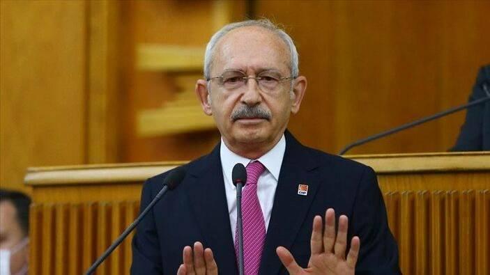 <p><span style="color:#000000"><strong>6 liderin bir araya geldiği konuşma esnasında Kılıçdaroğlu, Yunus Emre'den alıntı yaptığını belirterek "Bölüşürsek tok oluruz, bölünürsek yok oluruz" ifadelerini kullandı.</strong></span></p>