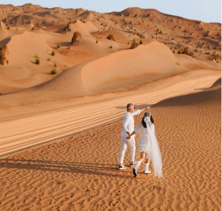 <p><strong>Kısa s&uuml;rede takip&ccedil;ileri tarafından ilgi g&ouml;ren Dubai pozları, <span style="color:#FF0000">"Aşk, arkadaşlar ve &ccedil;&ouml;l tozu"</span> notuyla Dadgar takip&ccedil;ilerine sundu. İşte o fotoğraflar...</strong></p>
