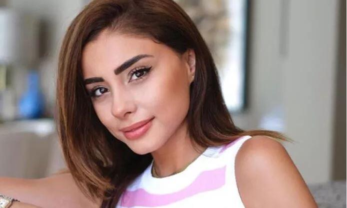 <p><span style="color:#FFA500"><strong>&Ouml;ZCAN DENİZ VE SAMAR DADGAR'DAN DUBAİ POZLARI</strong></span></p>

<p><strong>G&uuml;ndemden d&uuml;şmeyen evliliklerinden sonra mutlu bir evlilik s&uuml;rd&uuml;ren &Ouml;zcan Deniz &ccedil;ifti, eşi Samar Dadgar ile Dubai'deki balayı karelerini paylaştı.&nbsp;</strong></p>
