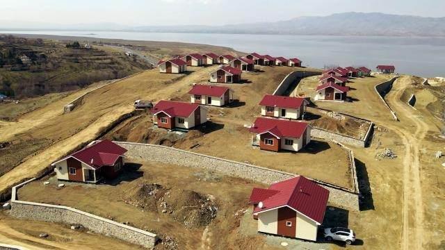 <p>Alıcılar, konut, ticaret, sanayi, turizm tesis alanı ve akaryakıt istasyon alanları niteliğindeki arsalara yüzde 25 peşinat ve 48 ay vade ile sahip olabilecek.</p>
