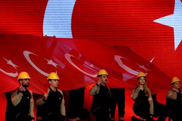 <p>Kullanıldığı sektöre ve değer zincirindeki yerine göre bor cevheri ham maddeden uç ürüne kadar değerini 2 bin kata kadar katlayabilen bir maden.<br />
<br />
<br />
<br />
</p>