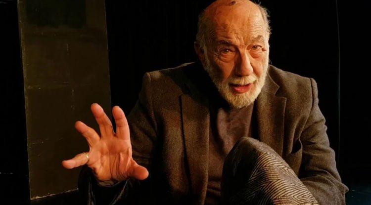 <p><span style="color:#B22222"><em><strong>Türk tiyatro, sinema ve dizi oyuncusu, şair, oyun yazarı ve tiyatro yönetmeni Yılmaz Gruda'dan geçtiğimiz hafta yaşamını yitirdi. Bir süre önce yaşadığı sağlık sorunları nedeniyle hastaneye kaldırılan 93 yaşındaki usta sanatçının ölüm haberi sanat dünyasını yasa boğdu. Üsküdar Musahipzade Celal Sahnesi'nde düzenlenen bir törenle son yolculuğuna uğurlanan usta ismi sevenleri yalnız bırakmadı.</strong></em></span></p>
