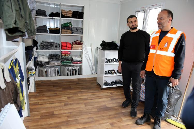 <p>Beyoğlu Belediyesi Kadın ve Aile Hizmetleri Müdürü Ali Koca, AA muhabirine, deprem bölgelerindeki hayatın normale dönmesinin esnafın dükkanlarını açmasıyla olacağını söyledi.</p>
