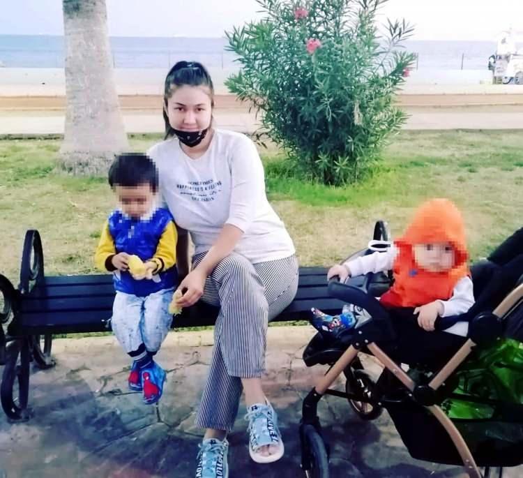 <p><strong>KARISI KOMŞULARINA SÖYLEDİ</strong></p>

<p>Fehmi Adsız, gelininin banyoda bulunan vücudunun diğer kısımlarını kesemeden eşi Seher Adsız eve geldi.</p>

<p>Kocasının gelinini bıçaklayarak öldürdüğünü söylemesi üzerine Seher Adsız’ın durumu komşularına bildirmesi üzerine polise haber verildi.</p>

<p>Gözaltına alınan Fehmi Atsız, tutuklandıktan sonra, Çorlu 2'nci Ağır Ceza Mahkemesi'nde, 'müebbet hapis' istemiyle dava açıldı. </p>
