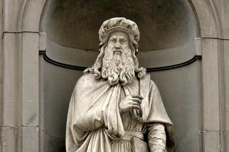 <p><span style="color:#000000"><strong>Leonardo'nun annesinden çok etkilendiğinin altını çizen Vecce, "Caterina, Leonardo'ya özgürlük ruhu gibi büyük bir miras bıraktı, bu da onun tüm entelektüel bilimsel çalışmalarına ilham verdi" diyerek Mona Lisa'nın resmedilmesinde Caterina'nın etkisinin çok büyük olduğuna işaret ediyor. </strong></span></p>