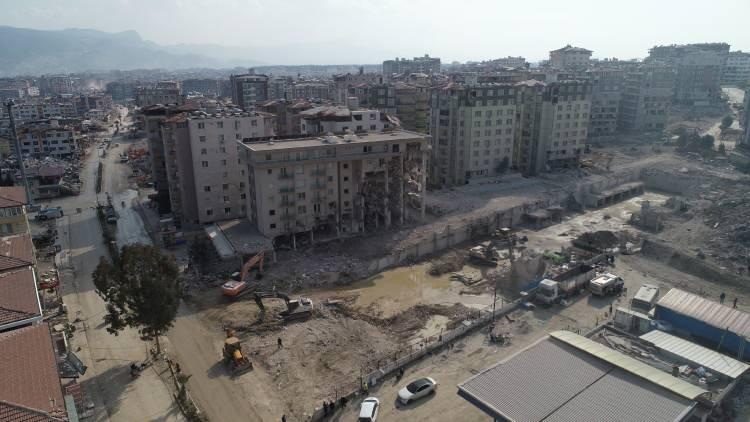 <p>Hatay'daki yıkımın simgeleri arasında olan 249 daireli Antis Yapı Rönesans Rezidans'la ilgili yürütülen soruşturmada önemli bir gelişme yaşandı.</p>

<p>​</p>
