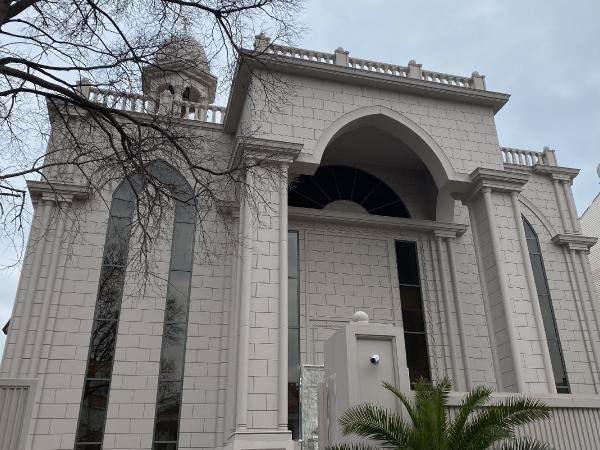 <p>Cumhuriyet tarihinde inşa edilen ilk kilisesi olma özelliği taşıyan Yeşilköy'deki Mor Efrem Süryani Kadim Ortodoks Kilisesi'nde tüm inşa faaliyetleriyle birlikte, ince işçiliklerin de sonuna gelindi.</p>
