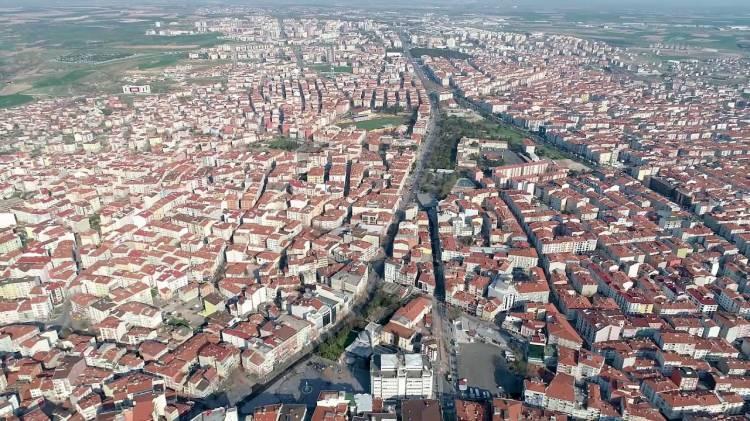 <p>Bu arsalar sadece konut üretimi açısından değil fabrikaların da güvenli alanlara taşımak isteyen kişiler tarafından tercih ediliyor. </p>