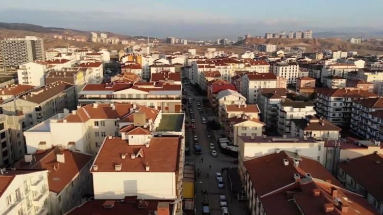 <p><strong>EYT'LİLER VE EMEKLİLER ROTAYI KIRIKKALE'YE ÇEVİRDİ</strong></p>