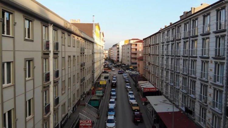 <p>Türkiye'nin güvenli ve ekonomi açısından da yaşanabilir şehirlerinden biri olan Kırıkkale'ye gelen vatandaşlar, ev ve arsa arayışına girdi. </p>
<p> </p>