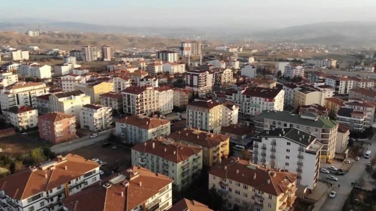 <p>Kırıkkale'de ortalama 120 metrekare bir dairenin kirası bin 500 liradan başlayıp 5 bin liraya kadar da çıkabiliyor" dedi.</p>
<p> </p>