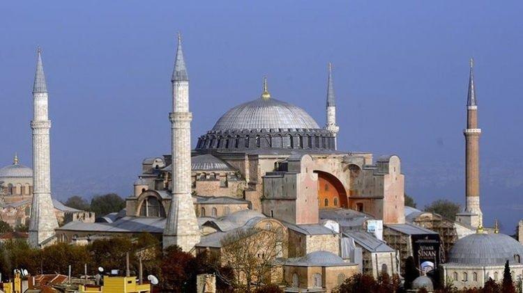 <p>Geçmiş yıllarda<strong> "İstanbul Topkapı Sarayı Hazine Bölümü Restorasyonu ve Teşhir Tanzimi"</strong> işi kapsamında da Topkapı Sarayı Hazine Dairesi'nin restorasyonu yapıldı.</p>