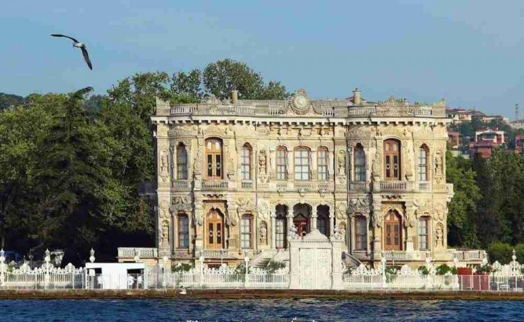 <p>Bu harç ve sıvalar tuğla kırıklarının özelliğinden dolayı suya oldukça dayanıklı.</p>