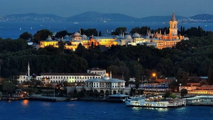 <p>Saray yapılarının sürekli olarak izlendiği ve bakım-onarım, restorasyon, konservasyon ve ihtiyaç duyulan yerlerde güçlendirme çalışmalarının yapıldığı kaydedildi.</p>