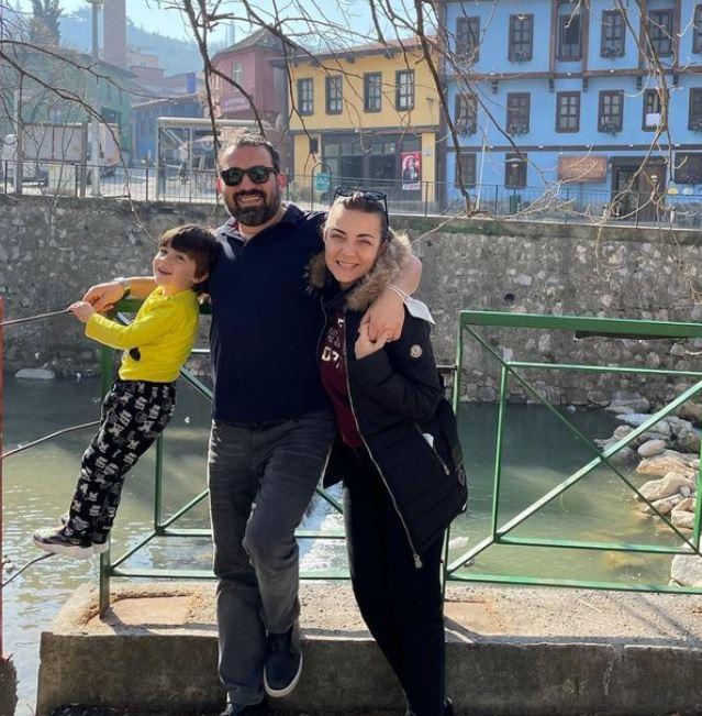 <p><strong>Dolayısıyla ısıtılmasına imkân yoktu. Korkunç bir soğukta çalıştık. O sırada evde çalışanım benim evimi soymuş.</strong></p>

<p><strong>Film bittikten sonra soyulduğumu öğrendim. Çekimler gece yapıldığı için sabah karşı gelip uyuyordum, dörtte kalkıp tekrar sete gidiyordum.</strong></p>
