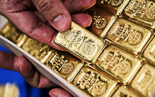 <p>Fed'in 10 yılların en yüksek faiz artırımları karşısında enflasyon bir miktar gerilesede ABD ekonomisi üzerinde resesyon çanları çalmaya başladı. Son yaşanan banka krizleri de para politikasında atılan adımların yan etkileri olarak görüldü.</p>
