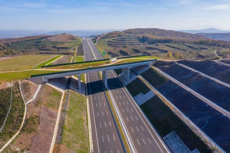 <p>Uluğtekin, <strong>"İstanbul çıkış noktası ve giriş noktası noktası bilgilendirilmesi üzerine Kuzey Marmara Otoyol çalışmaları için biz de buna göre hazırlanıyoruz."</strong> dedi.</p>
