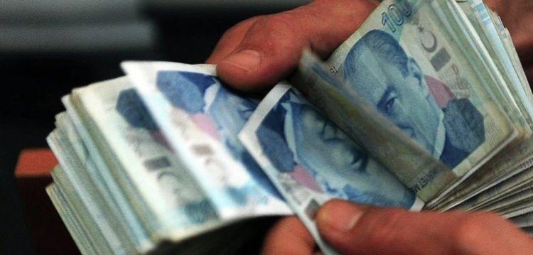 <p><strong>EYT'LİLERİN ORTALAMA EMEKLİ MAAŞI 8.750 TL</strong></p>

<p>EYT'lilerin ortalama emekli aylığı yaklaşık olarak 8 bin 750 lira civarında olduğu bildirildi. Burada ortalama emekli aylığı SSK'lılarda 7.800 TL, Bağ-Kur'lularda 5.800 TL, Emekli Sandığı'nda ise 12.400 TL olduğu hesaplandı.</p>
