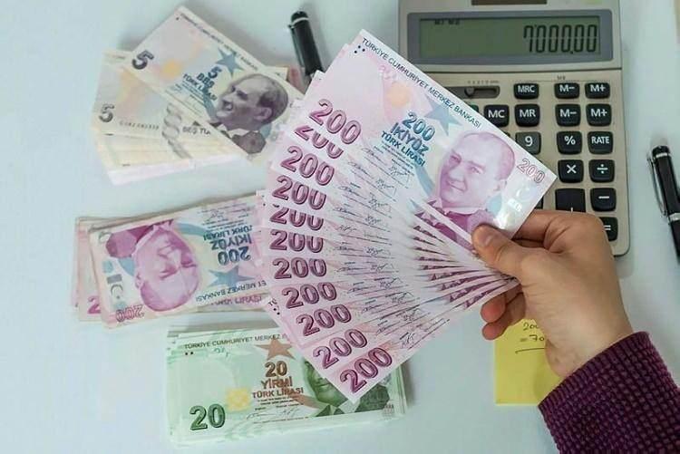 <p>SSK emeklisi 2000 &ouml;ncesi i&ccedil;in 6 bin 93 lira 18 kuruştan 6 bin 690 liraya y&uuml;kseliş ger&ccedil;ekleşiyor.</p>

<p>&nbsp;</p>
