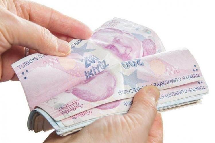 <p>B&ouml;ylece en d&uuml;ş&uuml;k 11 bin 836 lira olan memur aylığı 12 bin 546 liraya y&uuml;kselecekti.</p>
