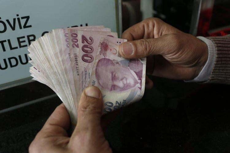 <p>&nbsp;Beklenen enflasyon oranı şimdiden aşıldığından y&uuml;zde 1,8 enflasyon farkı da eklendiğinde en d&uuml;ş&uuml;k memur aylığı şimdiden 12 bin 759 liraya y&uuml;kseldi.&nbsp;</p>

<p>&nbsp;</p>
