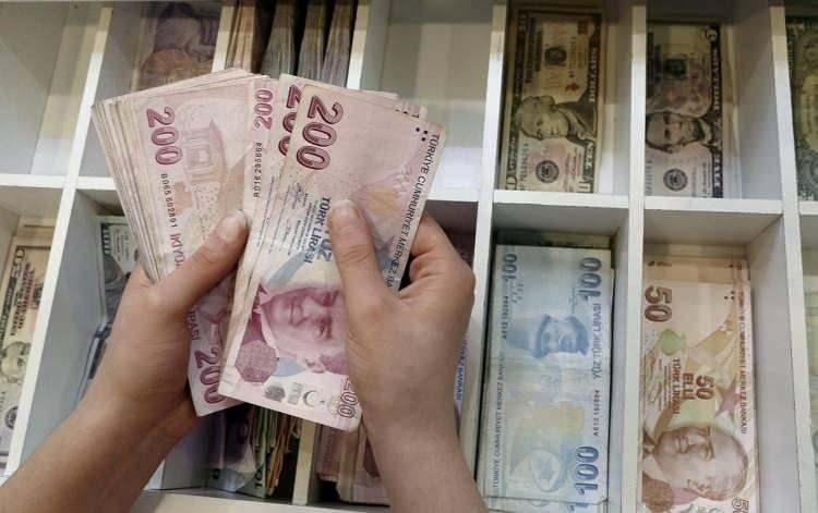 <p>Memur emeklisi de y&uuml;zde 6 toplu s&ouml;zleşme zammıyla en d&uuml;ş&uuml;k maaşını 7 bin 901 lira 66 kuruştan 8 bin 375 lira 76 kuruşa y&uuml;kseltmiş olacaktı.</p>

<p>&nbsp;</p>
