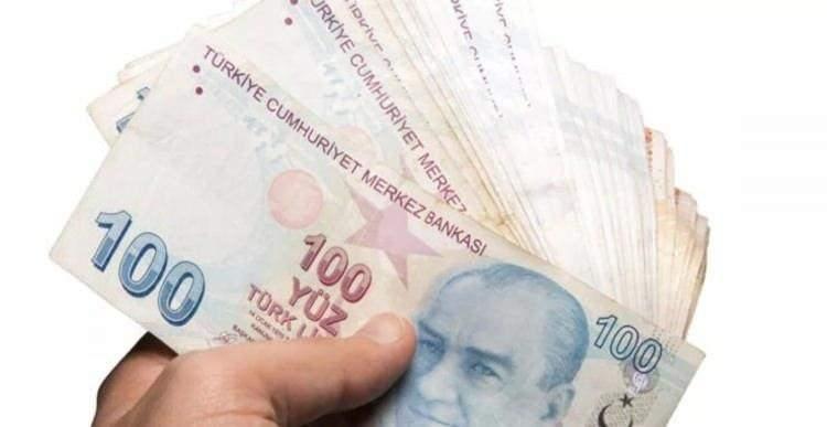 <p>Bu durumda en d&uuml;ş&uuml;k memur emeklisi maaşı da temmuz ayı i&ccedil;in şimdiden 8 bin 517 liraya y&uuml;kselmiş oldu.</p>
