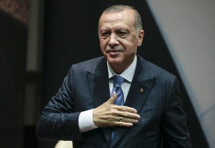 <p><span style="color:rgb(165, 42, 42)"><strong>ADAY ADAYI OLSUNLAR</strong></span><br />
<br />
Başkan Erdoğan'ın grup başkanvekilleriyle yaptığı görüşmede, milletvekillerine <strong>"aday olsunlar"</strong> talimatını verdiği de öğrenildi.</p>
