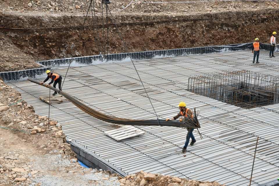 <p>Ulusoy, binaları 7 ayda tamamlamayı planladıklarını kaydetti.</p>