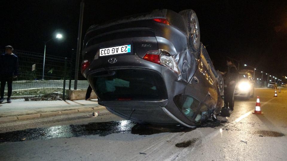 <p>Elazığ’da takla atan otomobilin sürücüsü emniyet kemeri taktığı için kazadan burnu bile kanamadan kurtuldu.</p>
