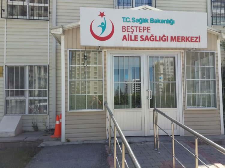 <p><span style="color:#800000"><strong>MENENJİT AŞISI NEREDE YAPTIRILIR?</strong></span></p>
<p><span style="color:#000080"><strong>Menenjit aşısı aşı merkezlerinde, sağlık ocaklarında ve hac-umre organizasyon şirketlerinde yapılmaktadır. Bunun yanı sıra Türkiye Cumhuriyeti Devleti Sağlık Bakanlığı ise yurt dışı seyahatleri gerçekleştirecek olanlara bazı aşı tavsiyelerinde bulunur. </strong></span></p>