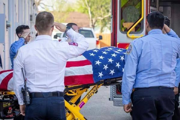 <p>Sevilen ve bilinen bir insandı. Herkes saygı duruşunda durdu. Neticede yaşadığınız ülkede bir göçmensiniz. Kendini böyle kabullendirmesi büyük bir etki. Amerika'da biz azınlığız, Türkleri tanıttı. Şu an onlar bir Türk gördüğündeki, ağabeyime baktıkları bakıyorlardır. Kendi görevini de çok güzel yaptığını düşünüyorum, kültürlerin birbiriyle tanışması anlamında da üstün bir rol oynadığına inanıyorum" ifadelerini kullandı.</p>
