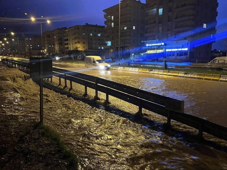 <p><span style="color:#000000"><em><strong>Kilis ve Gaziantep'in son durumu...</strong></em></span></p>