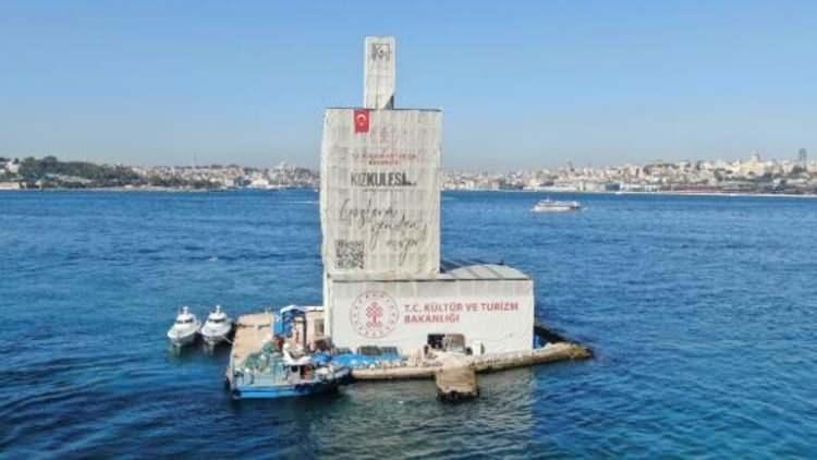 <p>Son olarak Bakanlık tarafından yürütülen çalışmalarda yapımında özgün malzeme olarak ahşap kullanılan kulede, farklı statik hesaplara göre kullanılan çimento, beton ve inşaat demiri gibi uygun olmayan malzemeler arındırılıyor.</p>
<p>Farklı yüzyıllarda farklı görüntüsü olan kule, restorasyon çalışmalarının ardından hakkında bilgi ve belgenin en çok bulunduğu tarih olan 18. yüzyılın sonlarındaki haline kavuşacak.</p>