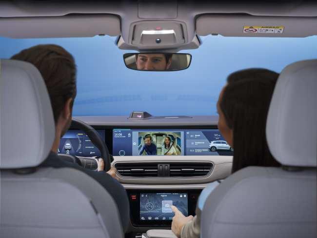 <p><strong>Çift motorlu T10X AWD 29 Ekim’de özel seri ile yollarda olacak</strong></p>

<p> </p>

<p>T10X’in 0-100 km/s hızlanması 4,8 saniye olan, 700 Nm tork üreten çift motorlu 435 beygir gücündeki AWD (all-wheel drive) versiyonu ise 29 Ekim 2023 tarihinden itibaren teslim edilmeye başlanacak olan 100. Yıl Özel Serisiyle birlikte yollara çıkacak.</p>

<p> </p>
